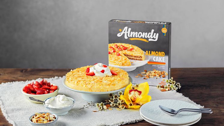 Säg hej till nya Almondy – Svenskarnas favorittårta i frysdisken får ny kostym