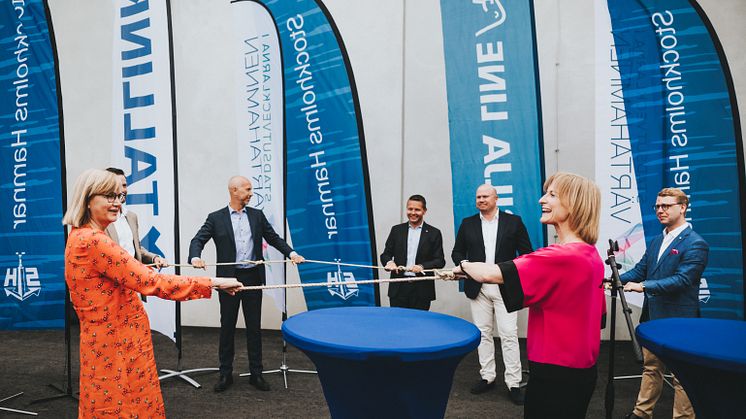 Invigning av busshållplatsen vid Värtaterminalen