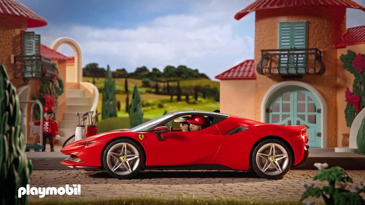 Ein neuer aufregender Supersportwagen ergänzt die PLAYMOBIL-Autoflotte: der Ferrari SF90 Stradale.