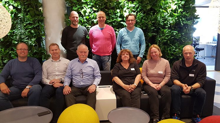 Fra venstre: Torkel Larsen (Lumarine) Ken-Ståle Lundberg (Senja Akvakultursenter) Peter Hovgaard (Fjord Forsk Sogn) Eva Andersson og Birgitta Norberg (HI) Sigurd Olav Stefansson (UiB) Bak: Thor Magne Jonassen, Albert Imsland, Thor Arne Hangstad (APN)