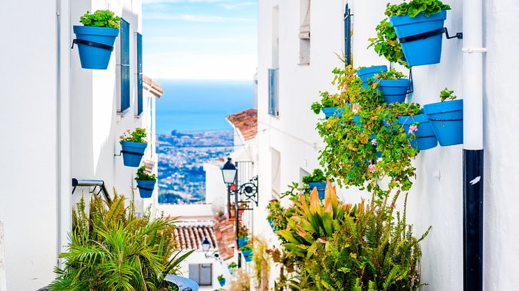 De spanska bopriserna fortsatte uppåt under 2022. Vy från den pittoreska bergsbyn Mijas på Costa del Sol.
