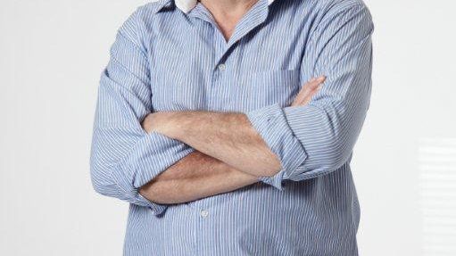 Best health analysis and commentary Chris Bateman from SA medical Journal for ‘A Cuban trainee's journey and Doctors shortages: Unpacking the 'Cuban' solution’
