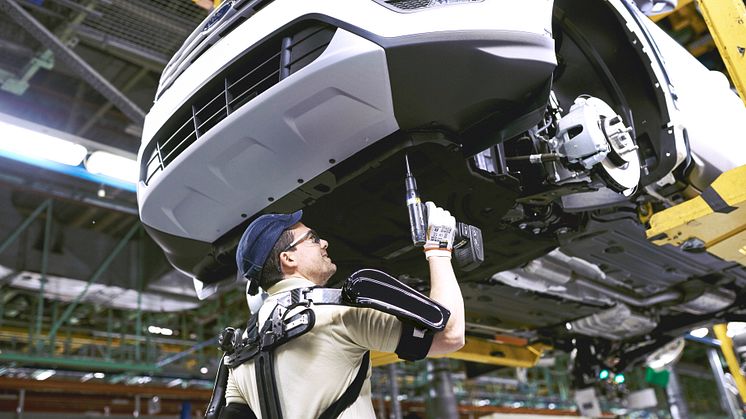 Ford optimerar sin löpande band-produktion med Iron Man-kostym