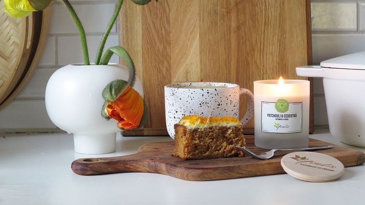 Patchouli & Cederträ är ett miljövänligt doftljus från Yvelis of Sweden