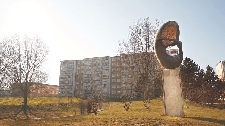 Det finns flera HSB-bostadsrättsföreningar på Söderkulla, som till exempel HSB brf Silversmeden och HSB brf Fosietorp som delar detta konstverk.