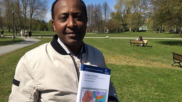 Socialantropologen Tekalign Ayalew Mengiste forskar om flyktingströmmarna från Etiopien och Eritrea till Europa. Foto: Stockholms universitet