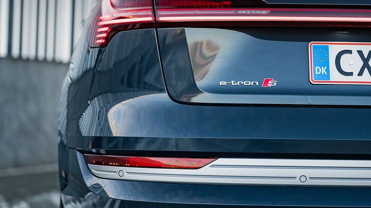Audi e-tron S Sportback (Plasmablå)