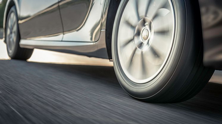 Nokian_Tyres_Potholes_02.jpg