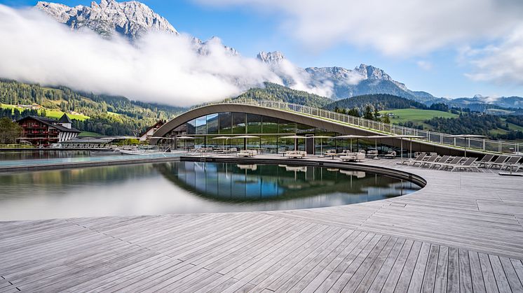 Wellness Terrasse mit Holz: „ATMOSPHERE by Krallerhof