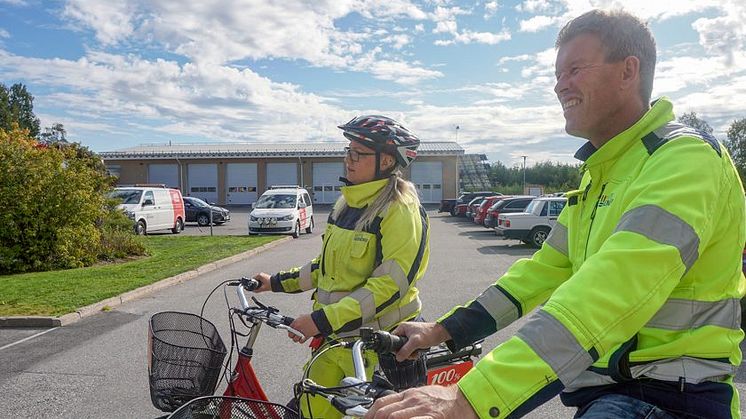 Erica och Urban föredrar cykel istället för bil i jobbet