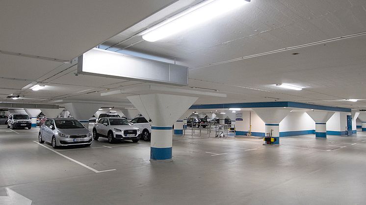 Armaturerna i garaget är grupperade sektionsvis och kommunicerar i nätverk via bluetooth. Foto: @larseva