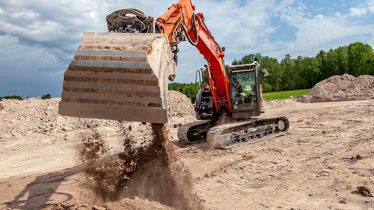 Hitachi bandgrävare  ZX135USLC-6.
