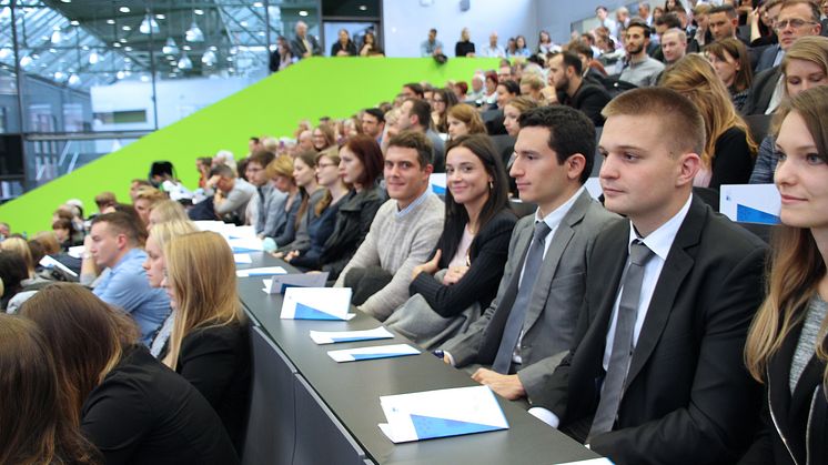 Immer ein besonderer Höhepunkt im Leben unserer Hochschule: die feierliche Verabschiedung der Absolventinnen und Absolventen im Audimax.