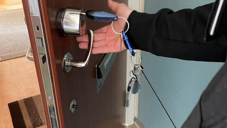 Nu har 2000 smarta lås i hemtjänsten installerats