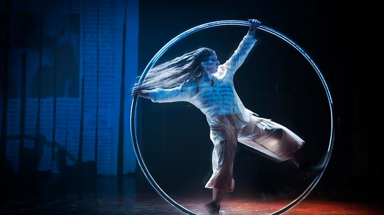 Satyagraha av Philip Glass på Folkoperan i samarbete med Cirkus Cirkör. Foto: Markus Gårder