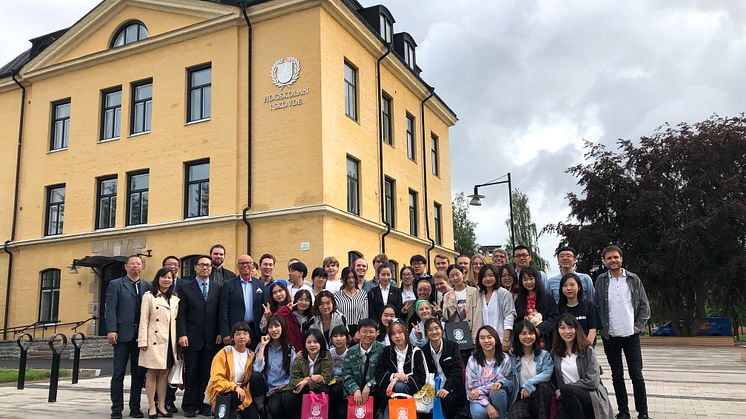 Under torsdagen hölls en avslutningsceremoni där de kinesiska och svenska studenterna samlats på Högskolan tillsammans med lärare, kursansvariga och representanter från Skövde kommun.