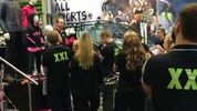 XXL-personalen byter färger för Rosa oktober