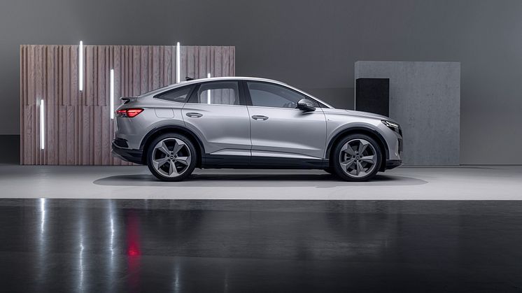 Audi Q4 Sportback 50 e-tron quattro (Florettsølv)