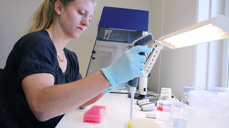 ​Läkemedelsrester i vatten + cancerforskning + labb = invigning