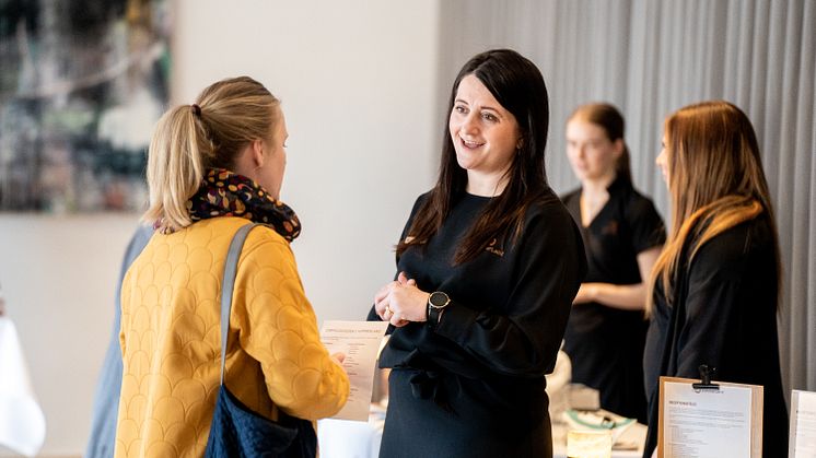 Hotelchef Jane Andersen er på udkig efter nye kollegaer