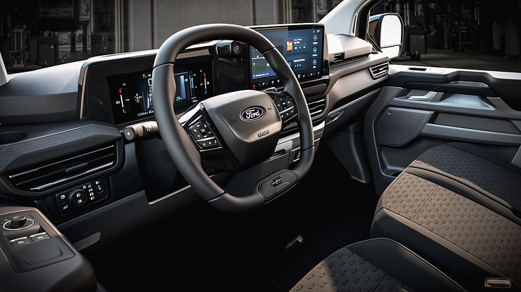 E-Transit_Custom-cross_cab_access_2