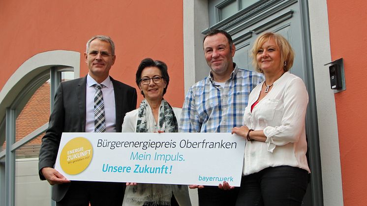 Kommunalmanager Christoph Henzel und Regierungsvizepräsidentin Petra Platzgummer-Martin haben bei  Vorjahressiegern Uwe Zitzmann und Elke Spörrer (v.l.) den Wettbewerb gestartet..