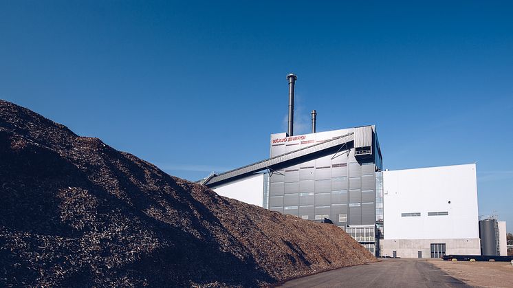 Sedan 2019 produceras all värme och el vid Sandviksverket i Växjö av förnybart bränsle i form av restprodukter från skogen. Foto: Jonas Ljungdal.