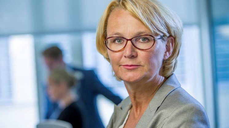 Sjef for Lindorff Norge, Anette Willumsen, oppfordrer alle til å planlegge forbruket i julen etter evnen til å betale for det.