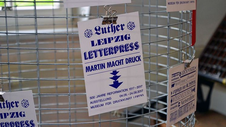 Litfaßsäule mit individuellen Thesen der Besucher