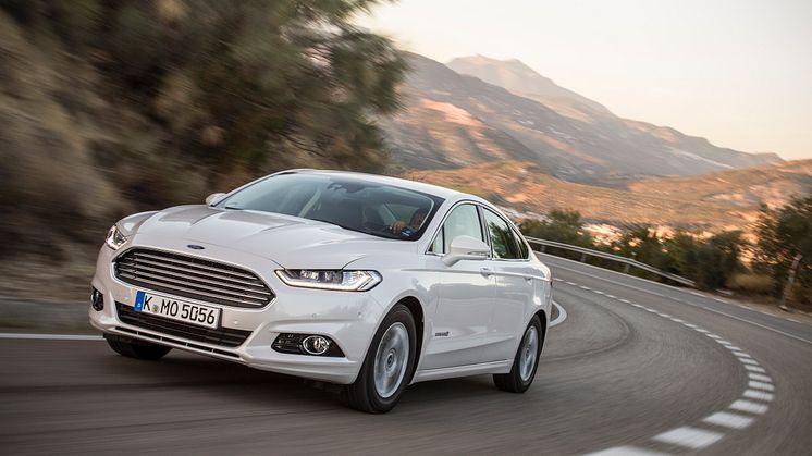 Nya Ford Mondeo har det största motorutbudet någonsin – dessutom lanseras nu hybridversionen Mondeo Hybrid