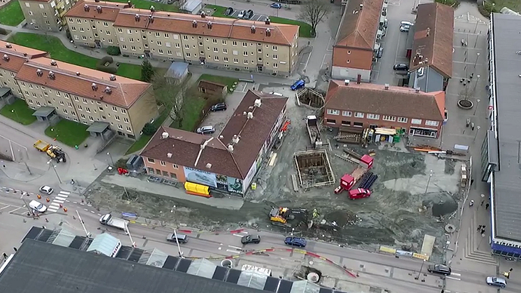 Ombyggnaden av Kyrktorget följs från luften med hjälp av drönare. Bild: Partille kommun/Powerphoto