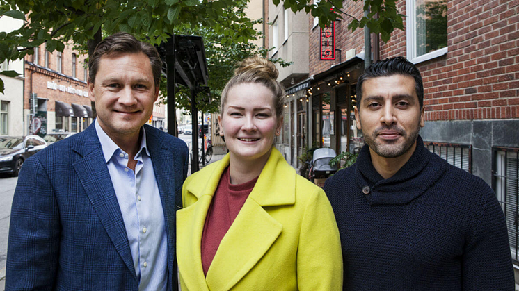 AI-poddens Ather Gattami gästas av Maria Norberg, grundare av och VD på teknikkvinnor samt Gustaf Hag-man, grundare av och VD på LeoVegas. Foto: Viktor Meidal. 