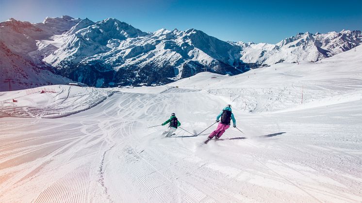 Pisten in Verbie rmit Blick auf Massif des Combins im Wallis 