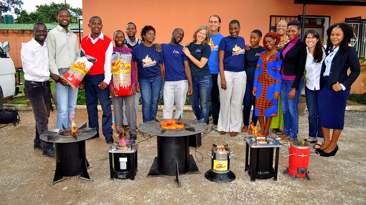 Pelletsspisar i Zambia klimatkompenserar fjärrvärme i Helsingborg