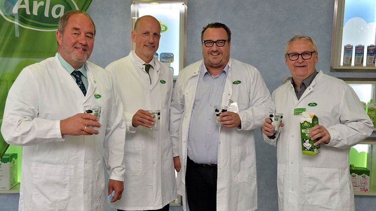 Manfred Graff (Arla Aufsichtsratsmitglied), Winfried Meier (Geschäftsführer Arla Deutschland), Andy Becht (Staatssekretär Ministerium für Wirtschaft, Verkehr, Landwirtschaft und Weinbau), Hartmut Schäfer (stellv. Standortleiter Arla Pronsfeld)