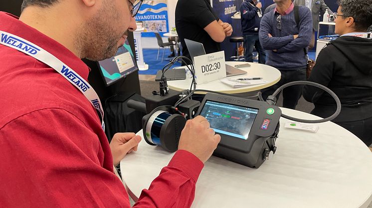 Pau Mallol, CEO at Inkonova, shows how the company’s 3D scanner works, and how it can get information from the laser in real time.