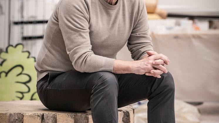 Claes_Eriksson_sittande tryck