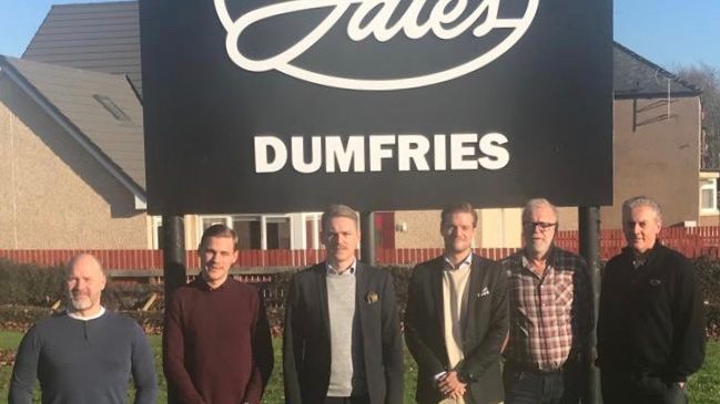 Rikard, Rasmus N, Rasmus K, Filip och Anders tillsammans med Michael Whatley, teknisk guru på Gates i Dumfries. 