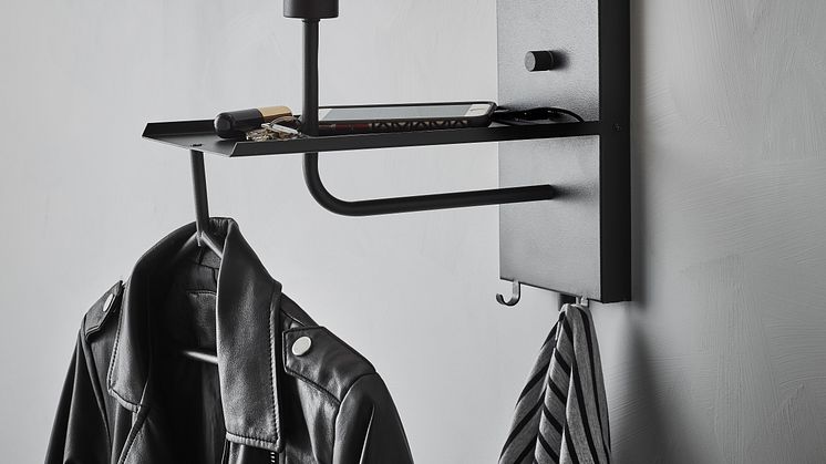Vägglampa med hängare och USB-uttag