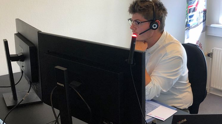 Ronnie David Bossen Katberg ved sin arbejdsstation