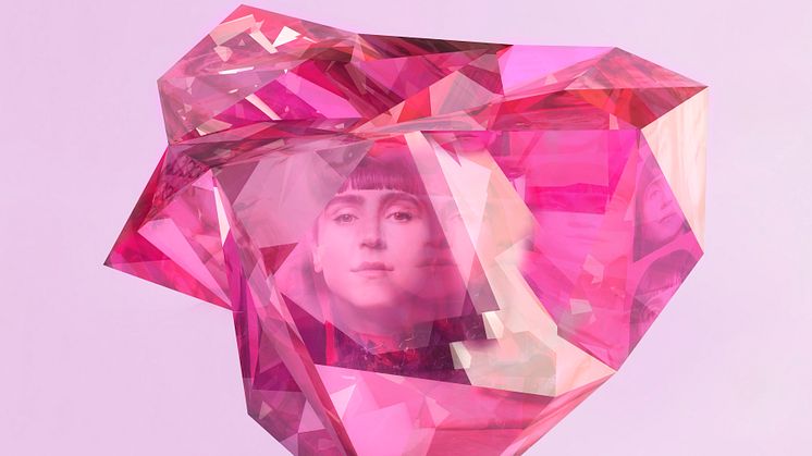 Laleh släpper albumet  "Kristaller" den 16 september och åker på arenaturné