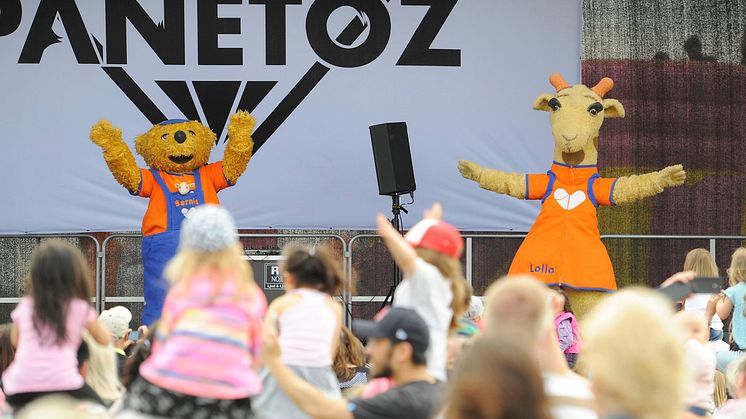 Lollo & Bernie har disco och kramkalas på fjolårets Familjedag på Göteborg Galopp 