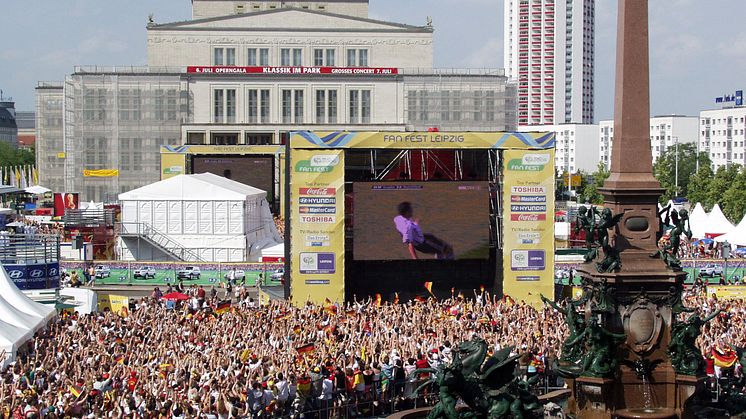 Public Viewing auf dem Augustusplatz in Leipzig während der Fußball-Weltmeisterschaft 2006 - Foto: Andreas Schmidt