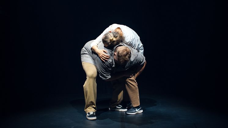 Karin Oscarsson och Viktor Björkberg i Gegget. Foto: Niclas Fasth.