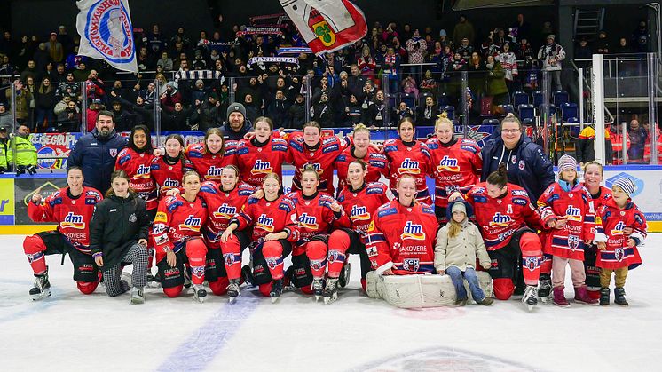 dm-Märkte wetten mit ECH Indians: Knackt der Verein den Zuschauerrekord beim Saisonfinale der Damen, spendet dm 6.000 Euro