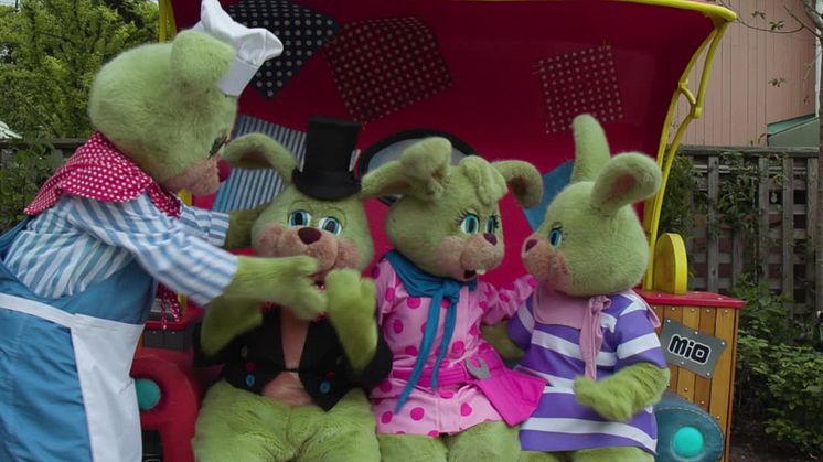 Familjefoto i Mio-soffan på Liseberg