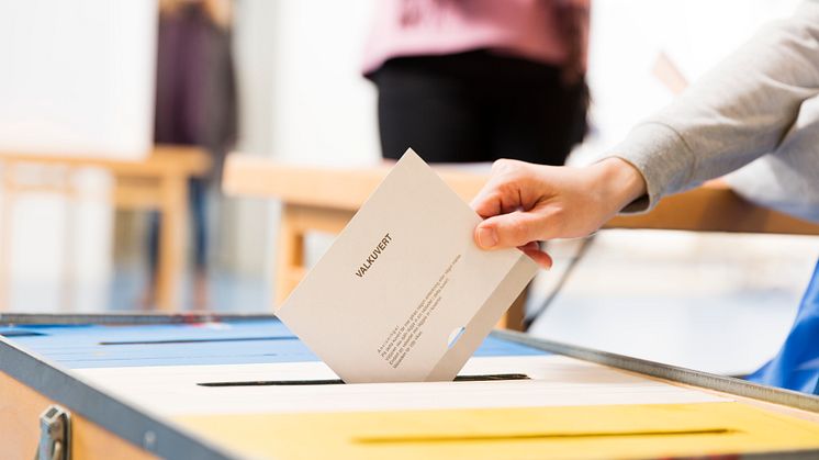 Samtliga valdistrikt i Kungsbacka har rapportera in sina resultat. De sista rösterna i uppsamlingsdistriktet ska räknas nu på onsdag och samtliga röster ska kontrollräknas av länsstyrelsen innan vi har ett fastställt valresultat.