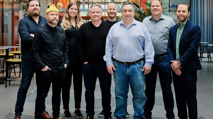 Nexer Tech Talent och Svea Bank i nytt samarbete, i bilden från vänster; Mikael Kustmark, Jonas Urve, Jennifer Hagerlind, Torbjörn Sahlén, Jonas Sörman, Ariel Aramburu, Björn Jidell och Daniel Gyllensparre.