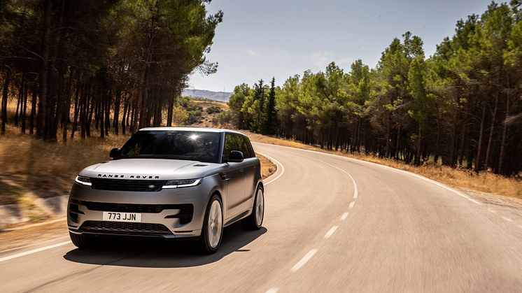 JLR_Reimagine_Product_RRS_Dynamic_SE_P400_23MY_070922_08