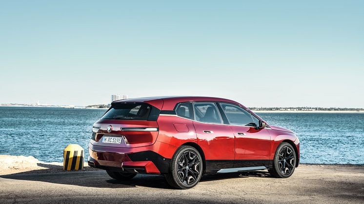 BMW iX.jpg